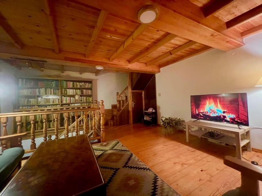 Villadecelis Mieres  Eksteriør bilde