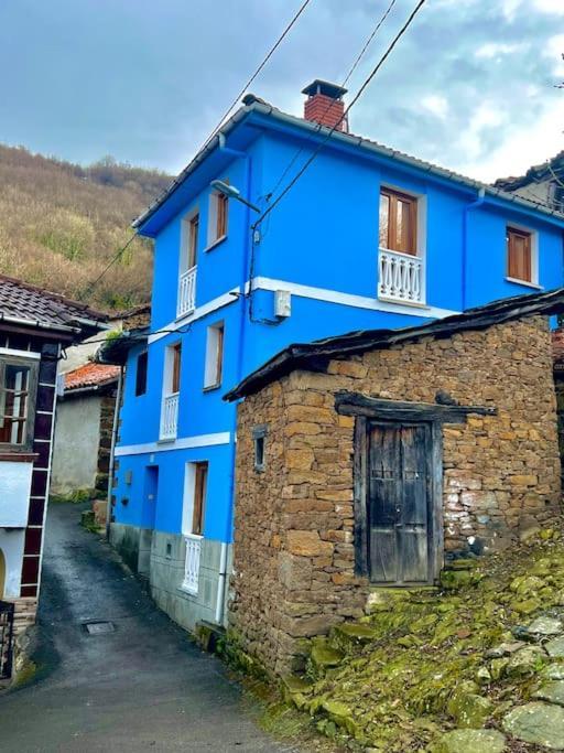 Villadecelis Mieres  Eksteriør bilde
